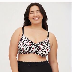 Torrid 50D Wire Free Lightly Lined 360 Back Smoothing Leopard Print Bra.